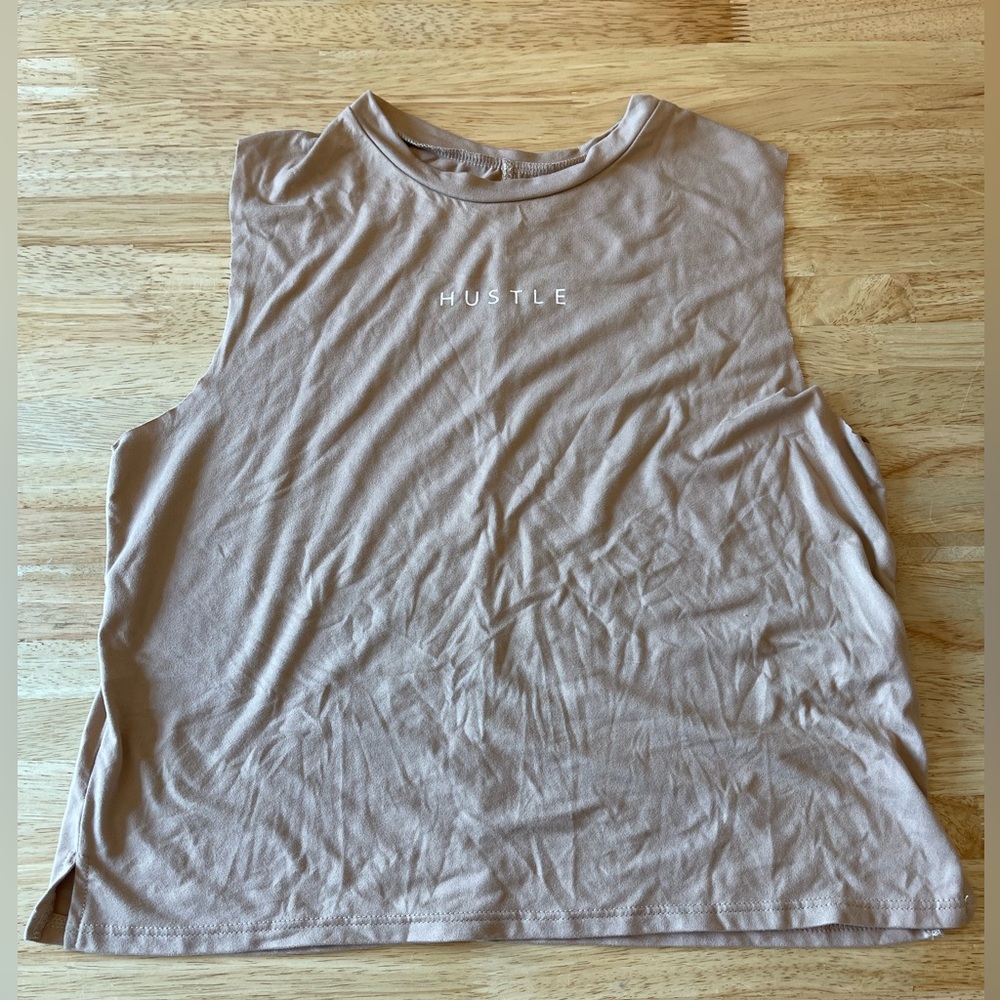 “HUSTLE” crop top workouts - Size M